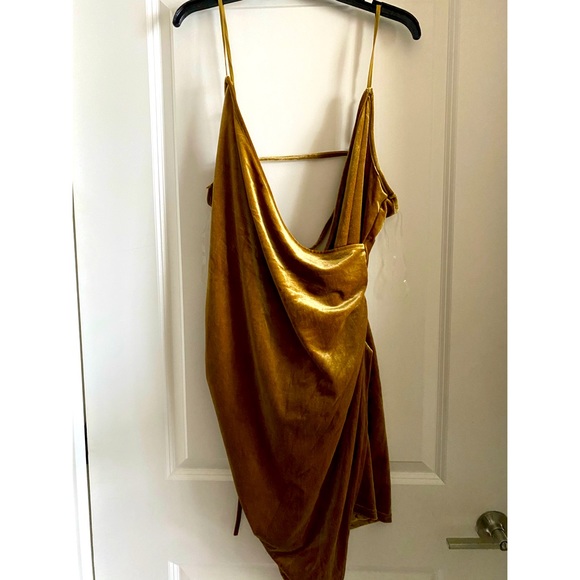 Brand new velvet mini wrap dress - Picture 1 of 6